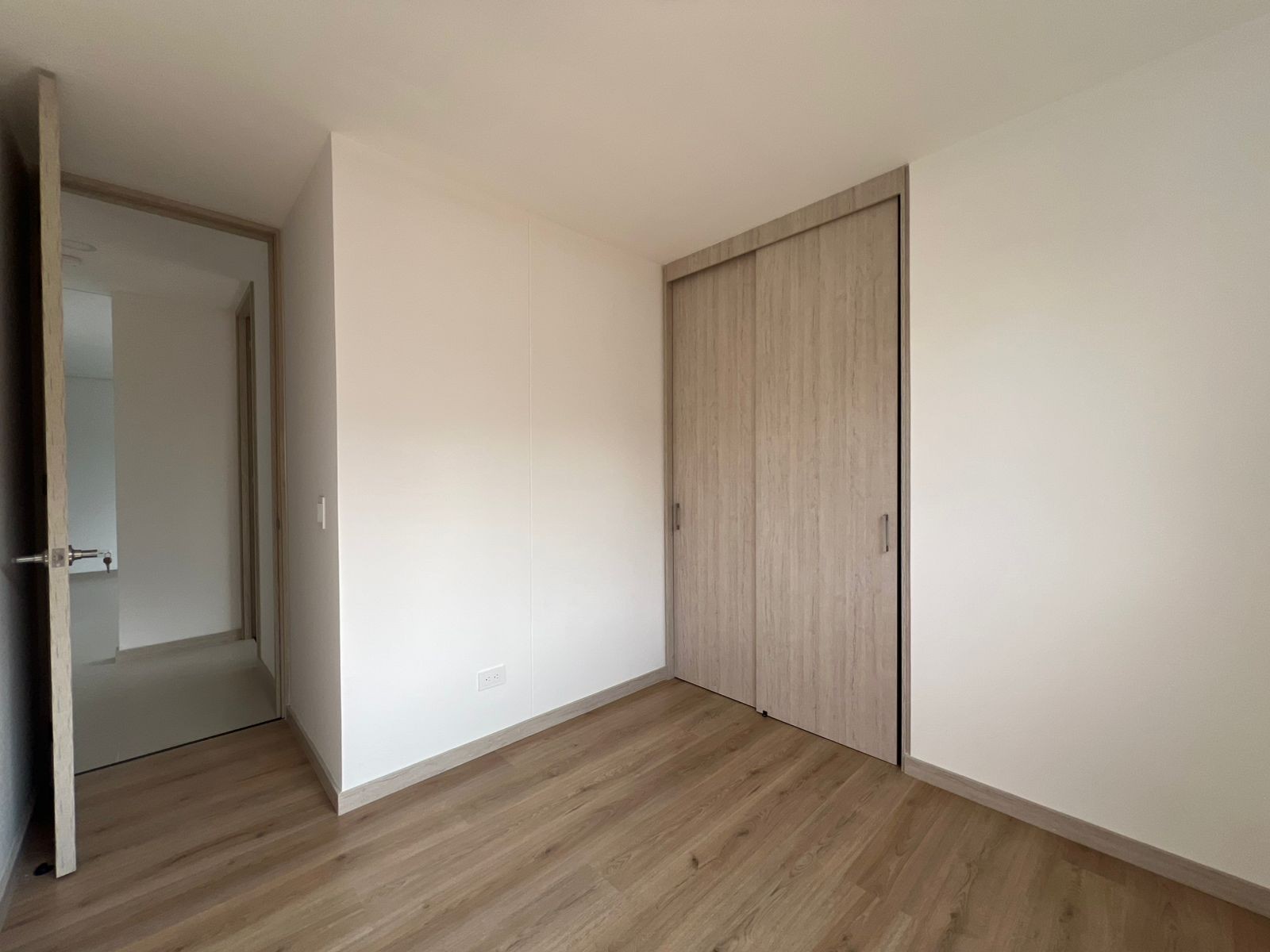 Apartamento en arriendo en Loma Del Barro, Envigado · foto 11 de 16