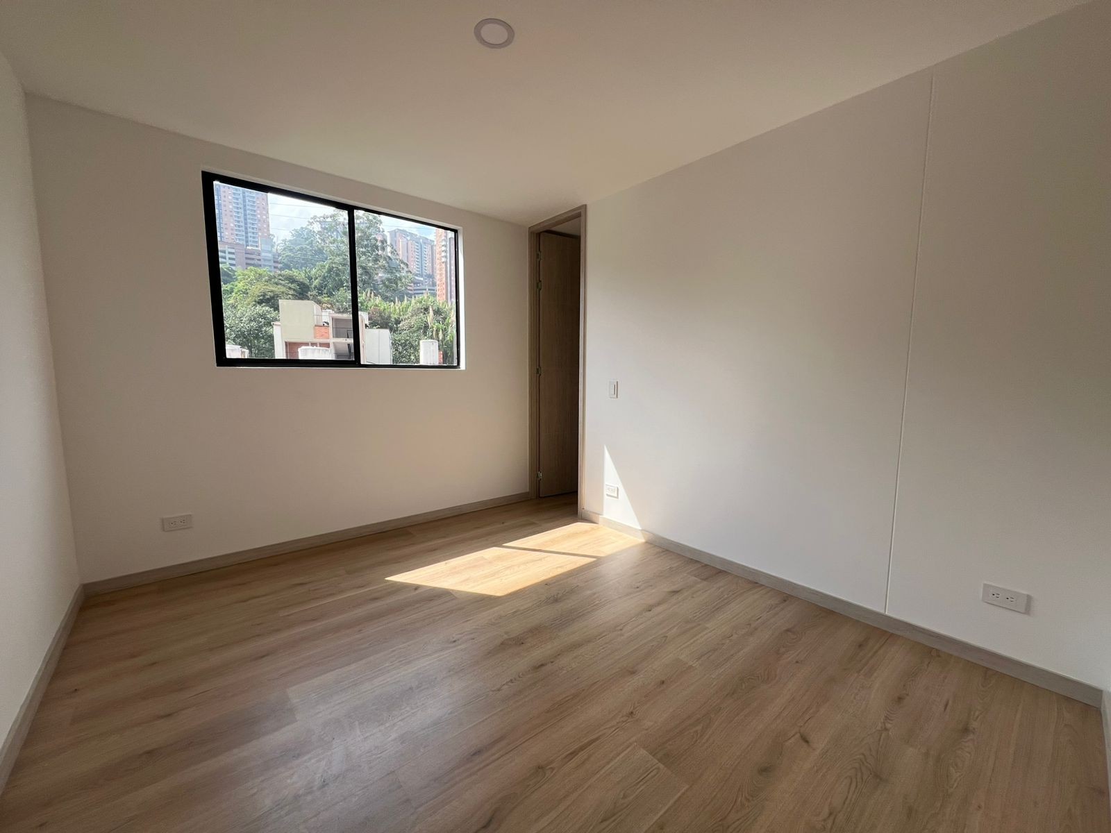Apartamento en arriendo en Loma Del Barro, Envigado · foto 10 de 16