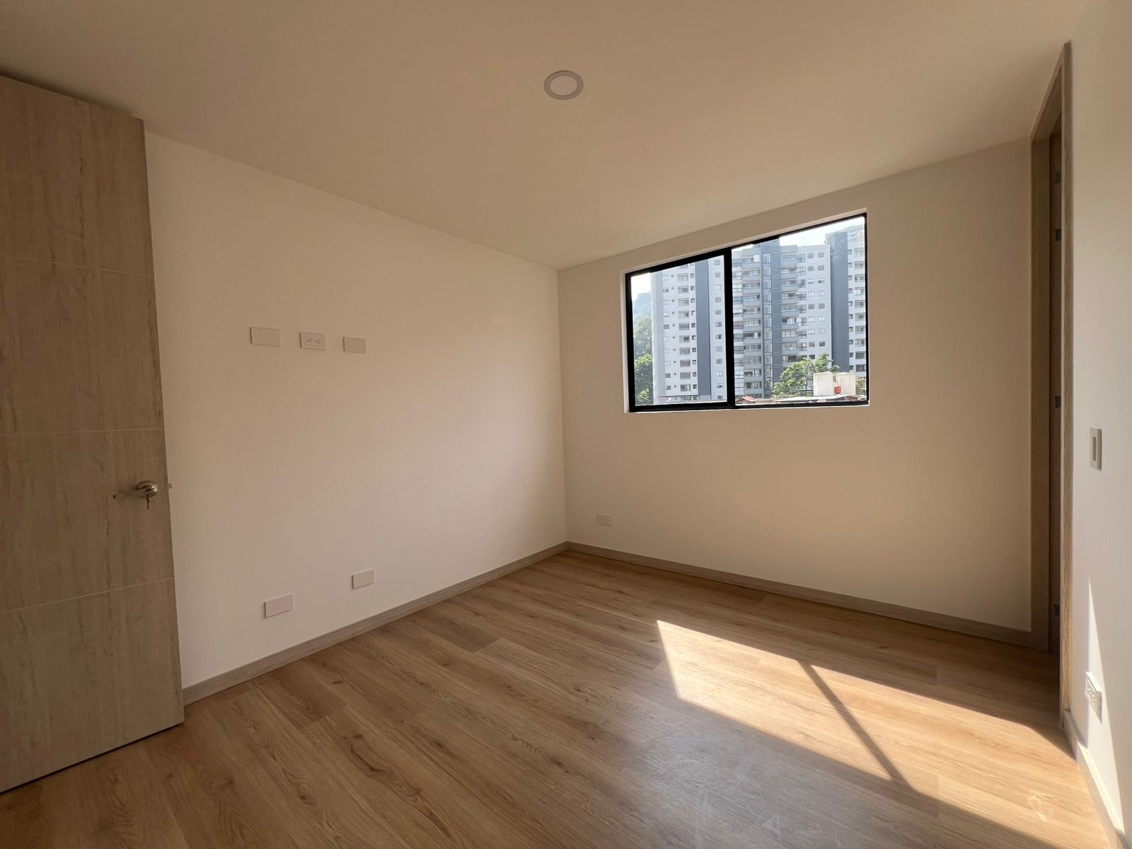 Apartamento en arriendo en Loma Del Barro, Envigado · foto 14 de 16