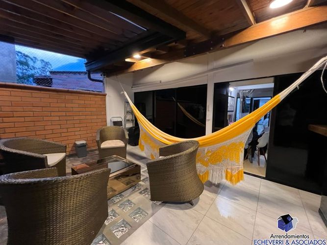Casa de 3 alcobas en venta en Loma Del Chocho, Envigado, 200 m² · foto 7 de 24