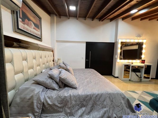 Casa de 3 alcobas en venta en Loma Del Chocho, Envigado, 200 m² · foto 17 de 24