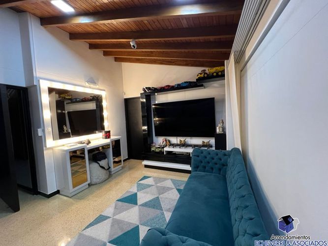 Casa de 3 alcobas en venta en Loma Del Chocho, Envigado, 200 m² · foto 18 de 24