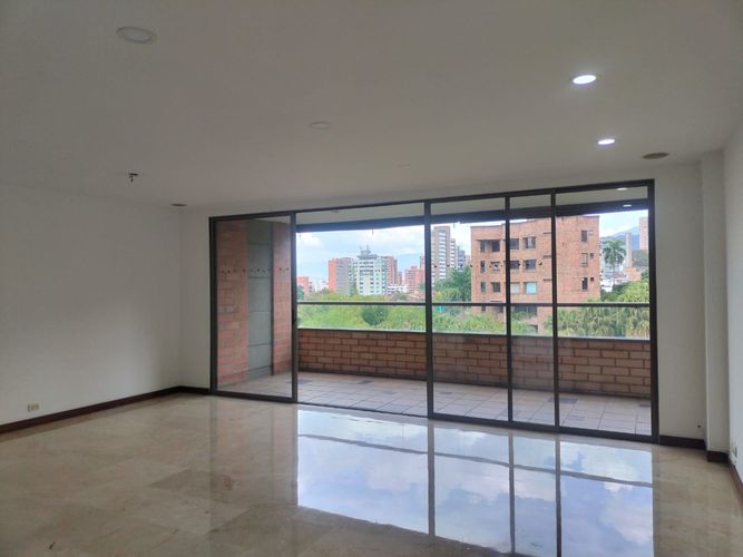 Apartamento de 2 alcobas en venta en El Poblado, Medellín, 143 m² · foto 1 de 18
