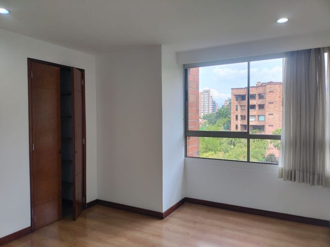 Apartamento de 2 alcobas en venta en El Poblado, Medellín, 143 m² · foto 12 de 18