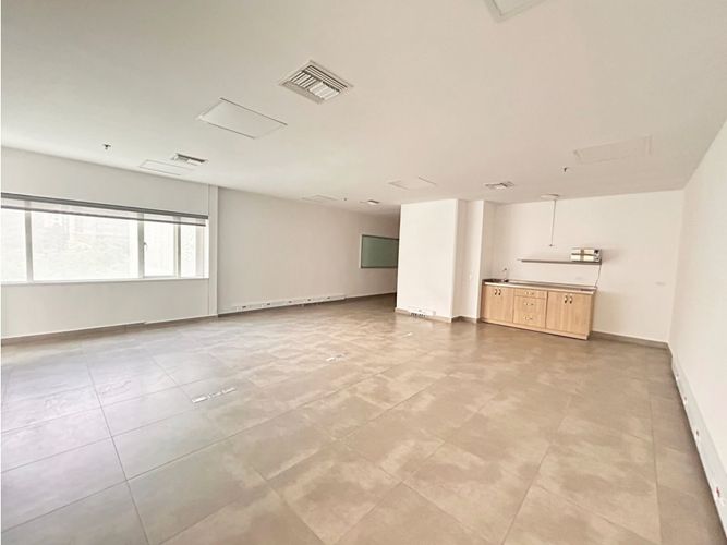 Oficina en arriendo en Manila, Medellín, 93 m² · foto 2 de 13