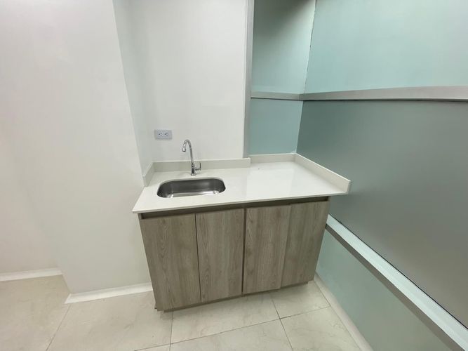 Local en arriendo en El Poblado, Medellín, 32 m² · foto 7 de 14