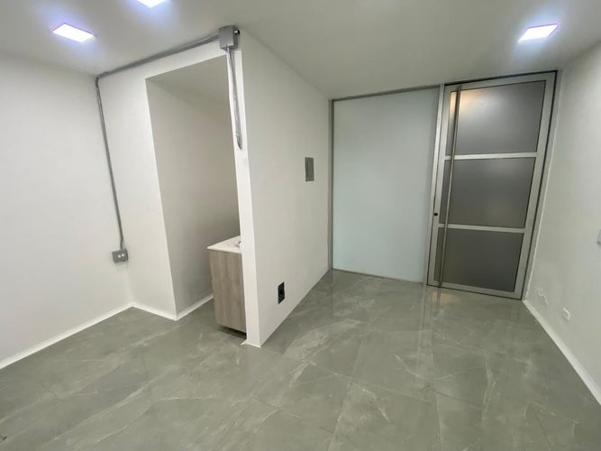 Local en arriendo en El Poblado, Medellín, 32 m² · foto 3 de 14
