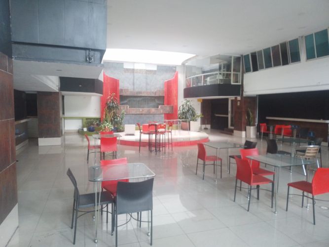 Local en venta en Laureles, Medellín, 440 m² · foto 2 de 15