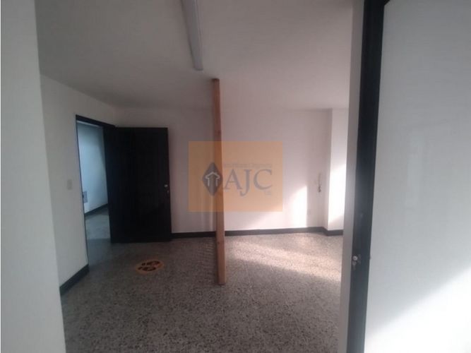 Oficina en arriendo en Centro, Bucaramanga, 28 m² · foto 2 de 10