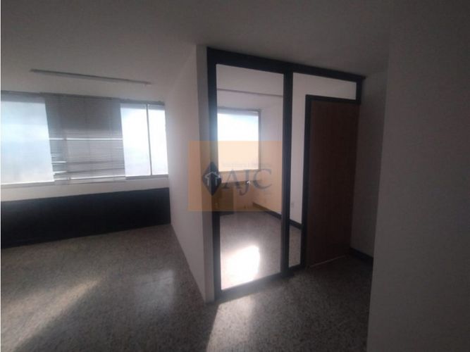Oficina en arriendo en Centro, Bucaramanga, 28 m² · foto 3 de 10