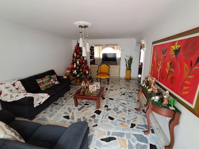 Casa de 5 alcobas en venta en Los Pinos, Bucaramanga, 288 m² · foto 15 de 21