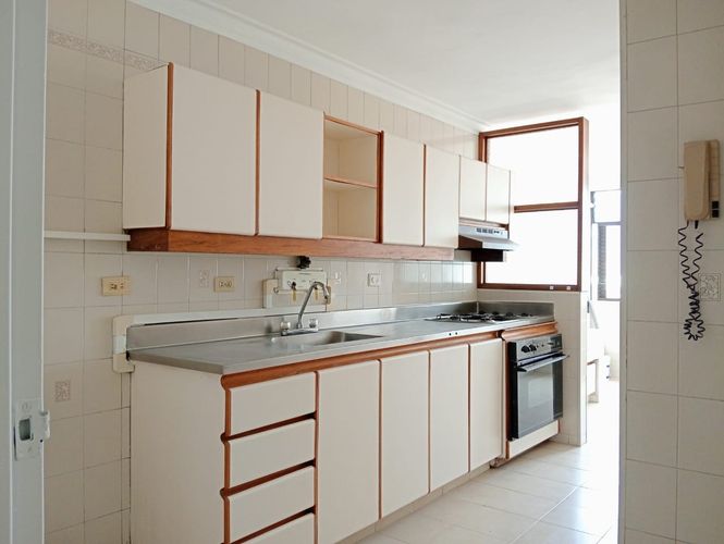 Apartamento de 3 alcobas en arriendo en Laureles, Medellín, 156 m² · foto 6 de 17
