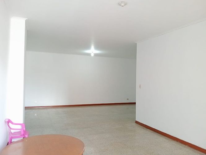 Apartamento de 4 alcobas en arriendo en Laureles, Medellín, 157 m² · foto 2 de 18