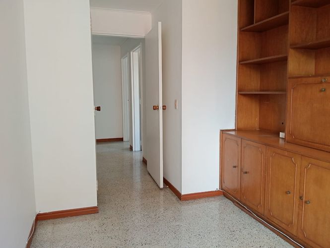 Apartamento de 4 alcobas en arriendo en Laureles, Medellín, 157 m² · foto 13 de 18