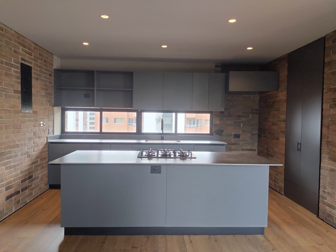 Apartamento en arriendo en El Poblado, Medellín · foto 2 de 18