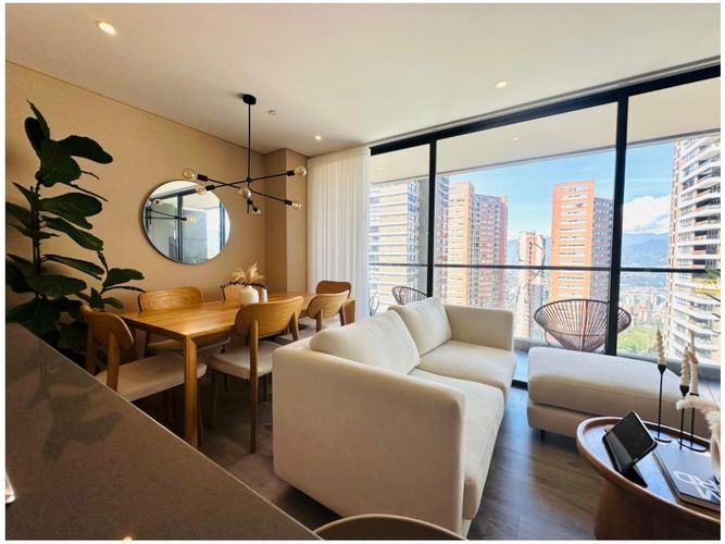Apartamento de 2 alcobas en venta en Altos Del Poblado, Medellín, 88 m² · foto 2 de 9
