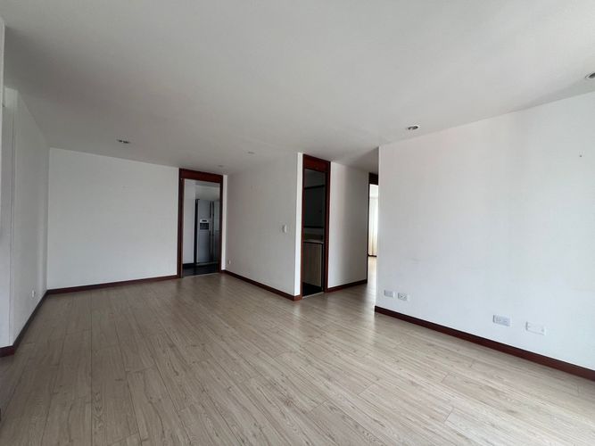 Apartamento de 2 alcobas en venta en El Poblado, Medellín, 78 m² · foto 2 de 17
