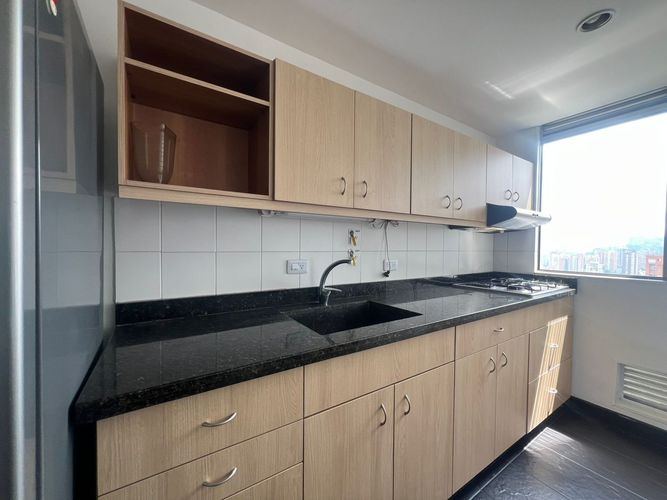 Apartamento de 2 alcobas en venta en El Poblado, Medellín, 78 m² · foto 5 de 17