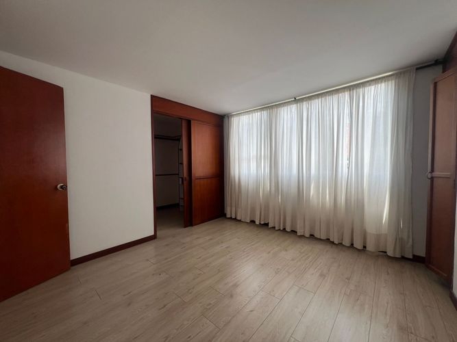 Apartamento de 2 alcobas en venta en El Poblado, Medellín, 78 m² · foto 11 de 17