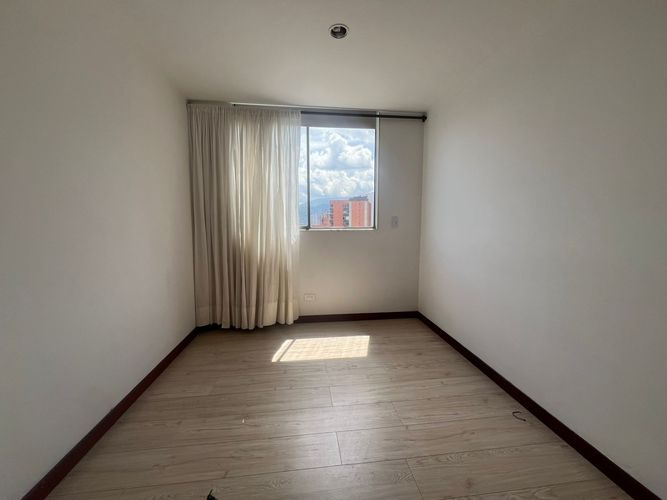 Apartamento de 2 alcobas en venta en El Poblado, Medellín, 78 m² · foto 12 de 17