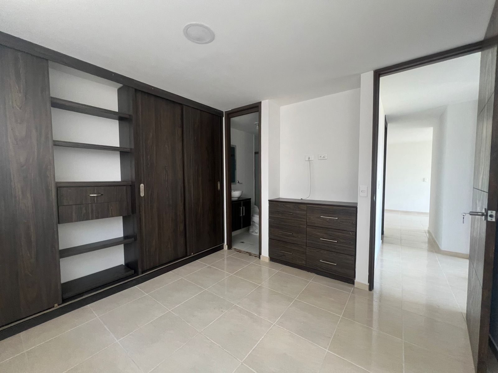 Apartamento en venta en Loma Benedictinos, Medellín · foto 8 de 16