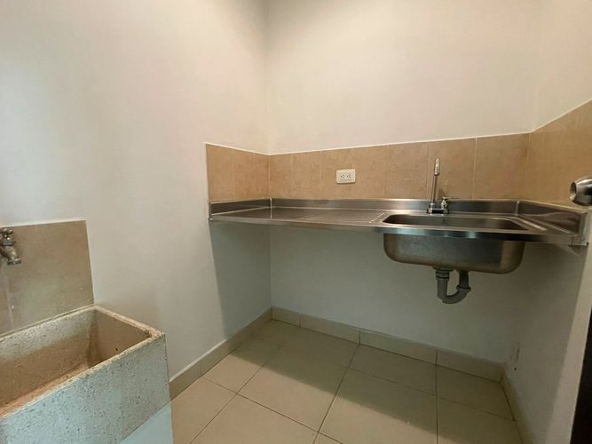 Oficina en arriendo en El Poblado, Medellín, 33 m² · foto 4 de 5