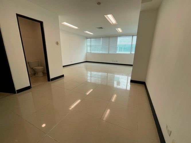 Oficina en arriendo en El Poblado, Medellín, 33 m² · foto 2 de 5