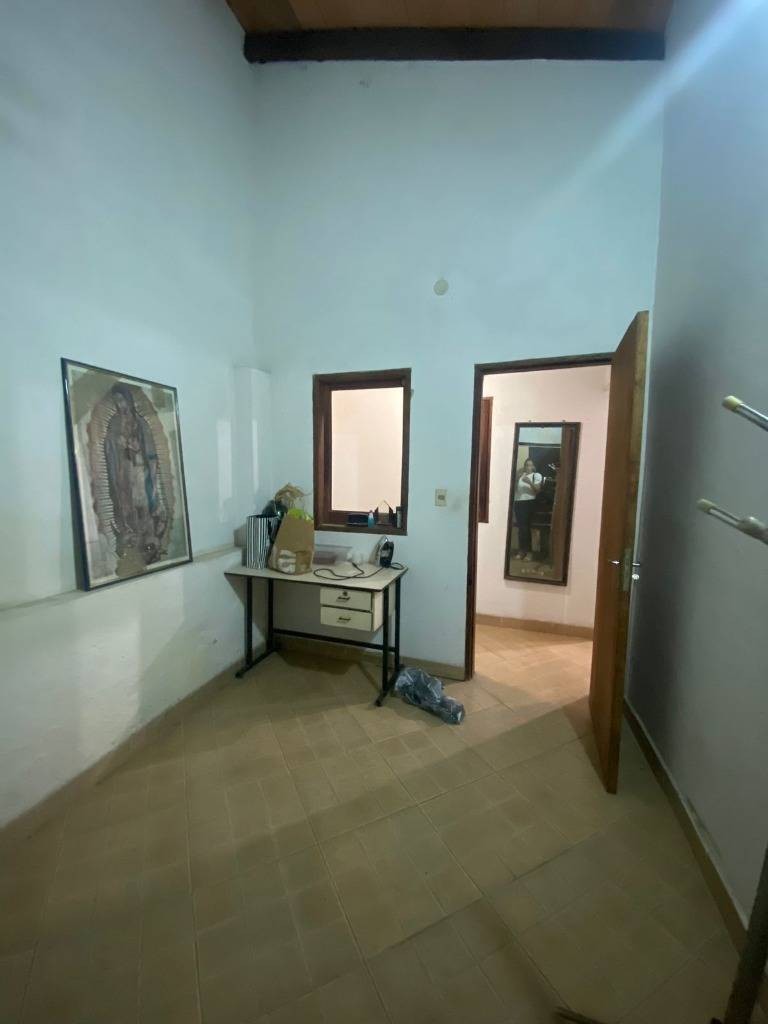 Vendo casa con local gastronómico en el barrio Pettirossi Asunción — foto 2