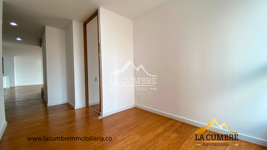Apartamento en arriendo en Santa Maria De Los Angeles, Medellín, 205 m² · foto 8 de 14