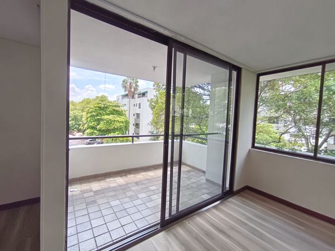 Apartamento de 3 alcobas en venta en Unicentro Cali, Cali, 134 m² · foto 2 de 24