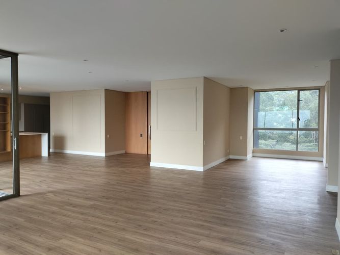 Apartamento de 4 alcobas en arriendo en El Poblado, Medellín, 310 m² · foto 7 de 19