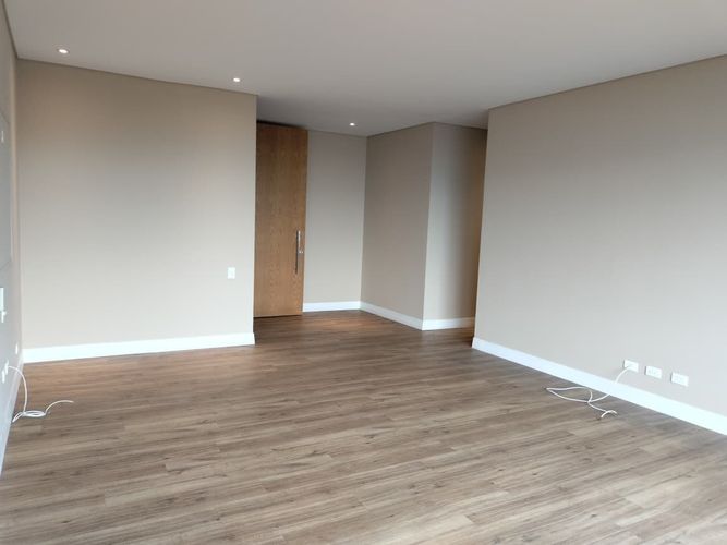 Apartamento de 4 alcobas en arriendo en El Poblado, Medellín, 310 m² · foto 15 de 19