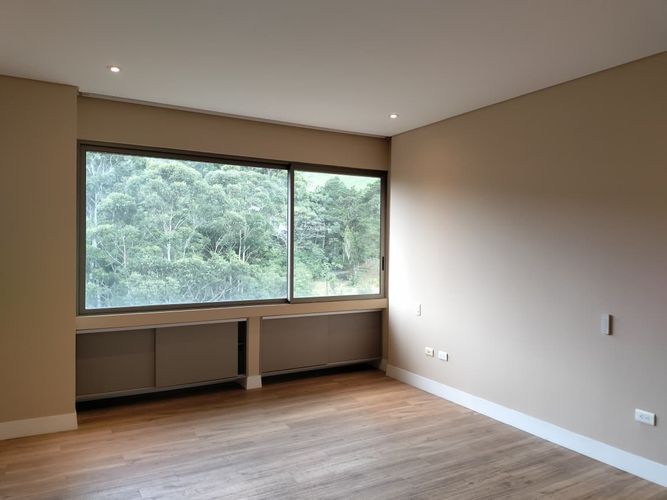 Apartamento de 4 alcobas en arriendo en El Poblado, Medellín, 310 m² · foto 11 de 19