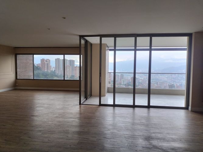 Apartamento de 4 alcobas en arriendo en El Poblado, Medellín, 310 m² · foto 2 de 19