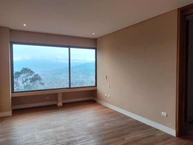 Apartamento de 4 alcobas en arriendo en El Poblado, Medellín, 310 m² · foto 8 de 19
