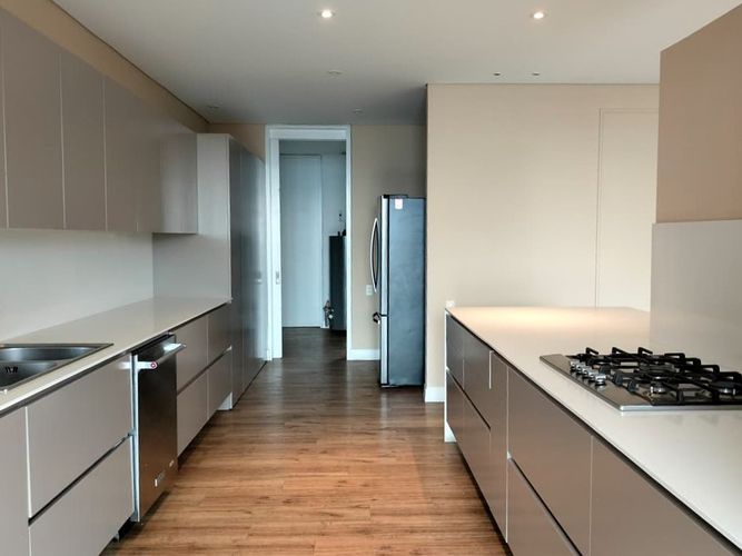 Apartamento de 4 alcobas en arriendo en El Poblado, Medellín, 310 m² · foto 4 de 19