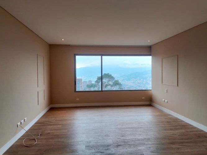 Apartamento de 4 alcobas en arriendo en El Poblado, Medellín, 310 m² · foto 10 de 19