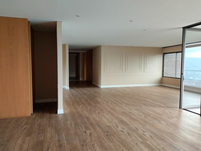 Apartamento de 4 alcobas en arriendo en El Poblado, Medellín, 310 m² · foto 13 de 19