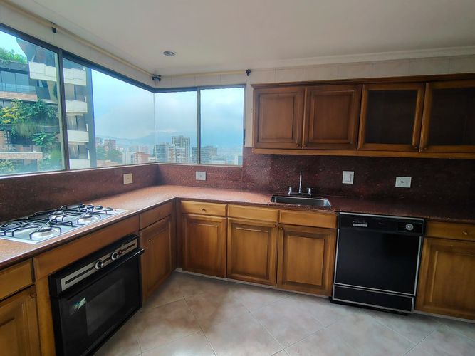 Apartamento de 3 alcobas en arriendo en Alejandría, Medellín, 215 m² · foto 6 de 18