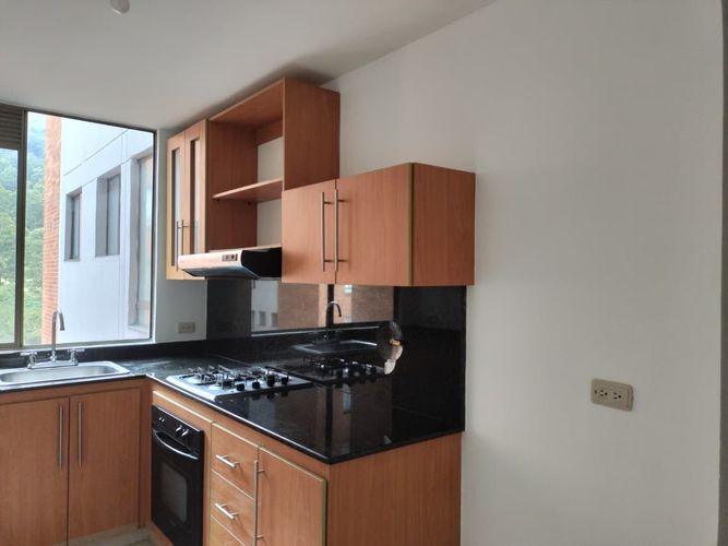 Apartamento de 3 alcobas en arriendo en El Poblado, Medellín, 100 m² · foto 4 de 19