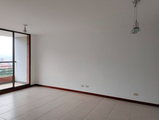 Apartamento de 3 alcobas en arriendo en El Poblado, Medellín, 100 m² · foto 2 de 19