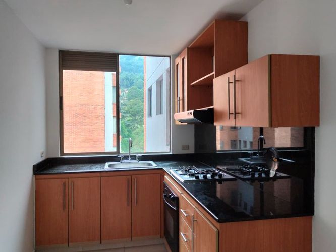 Apartamento de 3 alcobas en arriendo en El Poblado, Medellín, 100 m² · foto 6 de 19