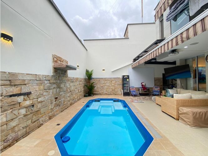 Casa de 3 alcobas en venta en Lagos Del Cacique, Bucaramanga, 487 m² · foto 2 de 24