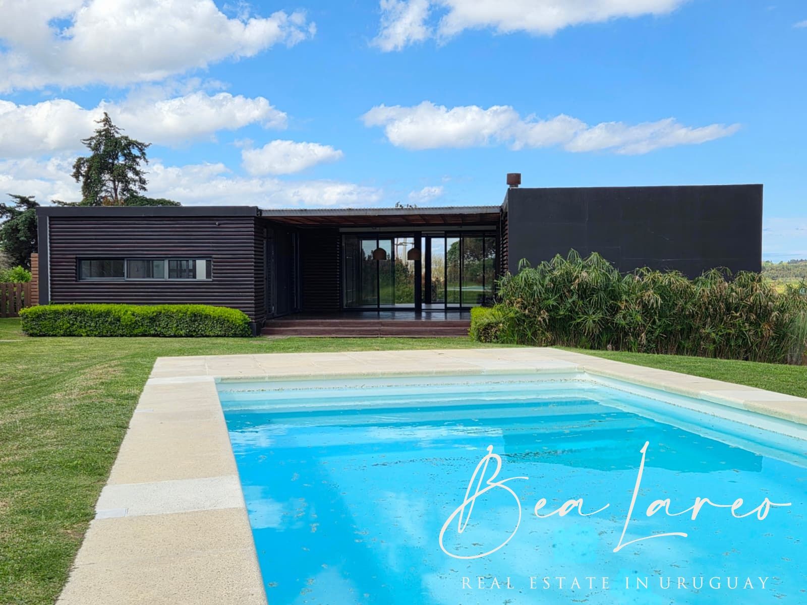 Cómoda Casa en Venta y Alquiler en Barrio Privado