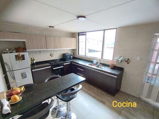 Apartamento de 3 alcobas en venta en Quinta Mutis, Bogotá, 105 m² · foto 2 de 14