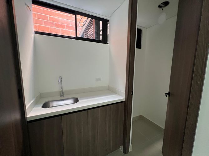 Oficina en arriendo en Laureles, Medellín, 63 m² · foto 2 de 20