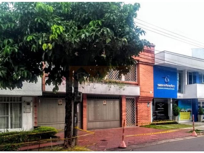 Casa de 7 alcobas en venta en Conucos, Bucaramanga, 307 m² · foto 2 de 24