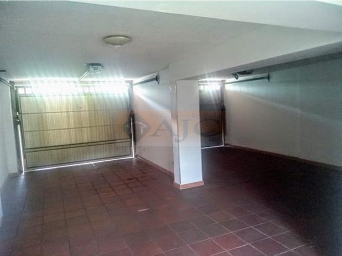 Casa de 7 alcobas en venta en Conucos, Bucaramanga, 307 m² · foto 3 de 24
