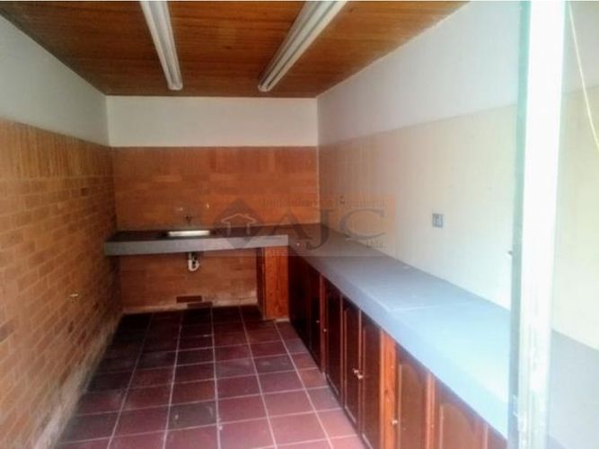 Casa de 7 alcobas en venta en Conucos, Bucaramanga, 307 m² · foto 8 de 24