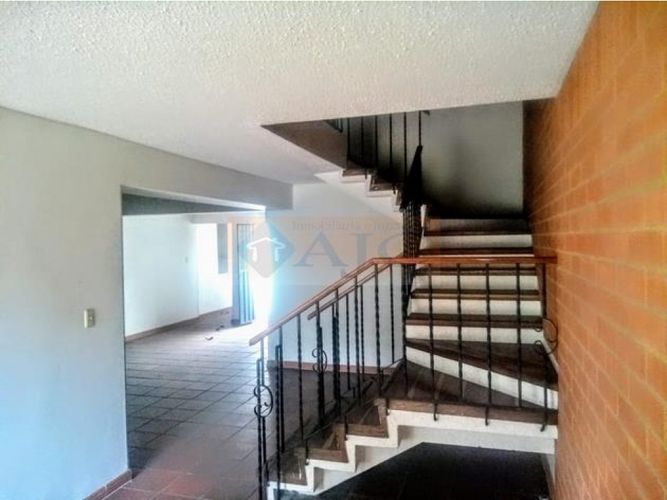 Casa de 7 alcobas en venta en Conucos, Bucaramanga, 307 m² · foto 13 de 24